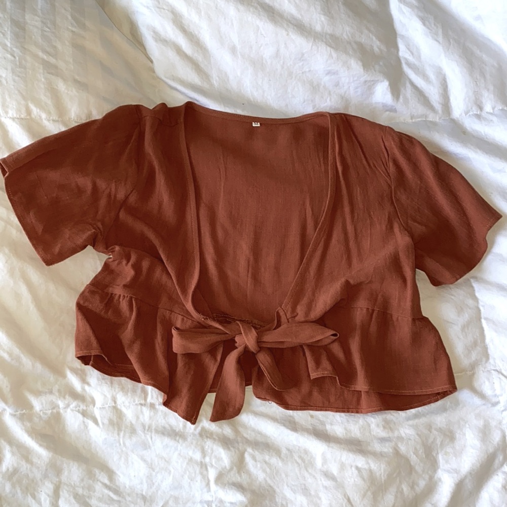 Cropped tie front top